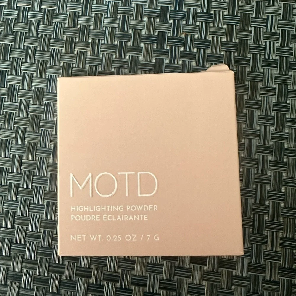 Highlighting Powder in Morning Sun MOTD Cosmetics